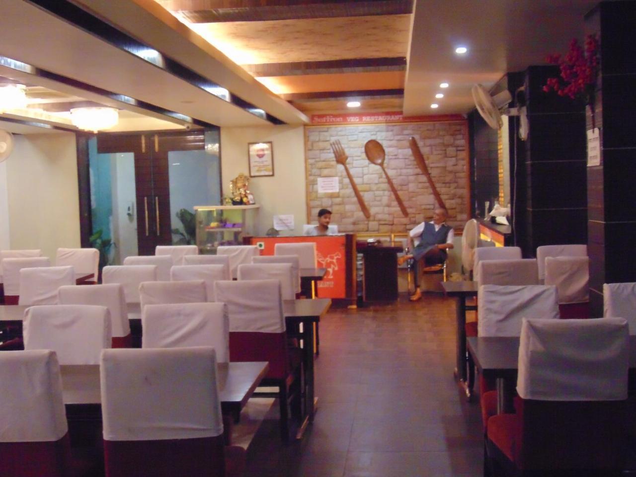 Hotel Saffron Varanasi Exterior foto